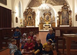 V kostele před Velikonocemi